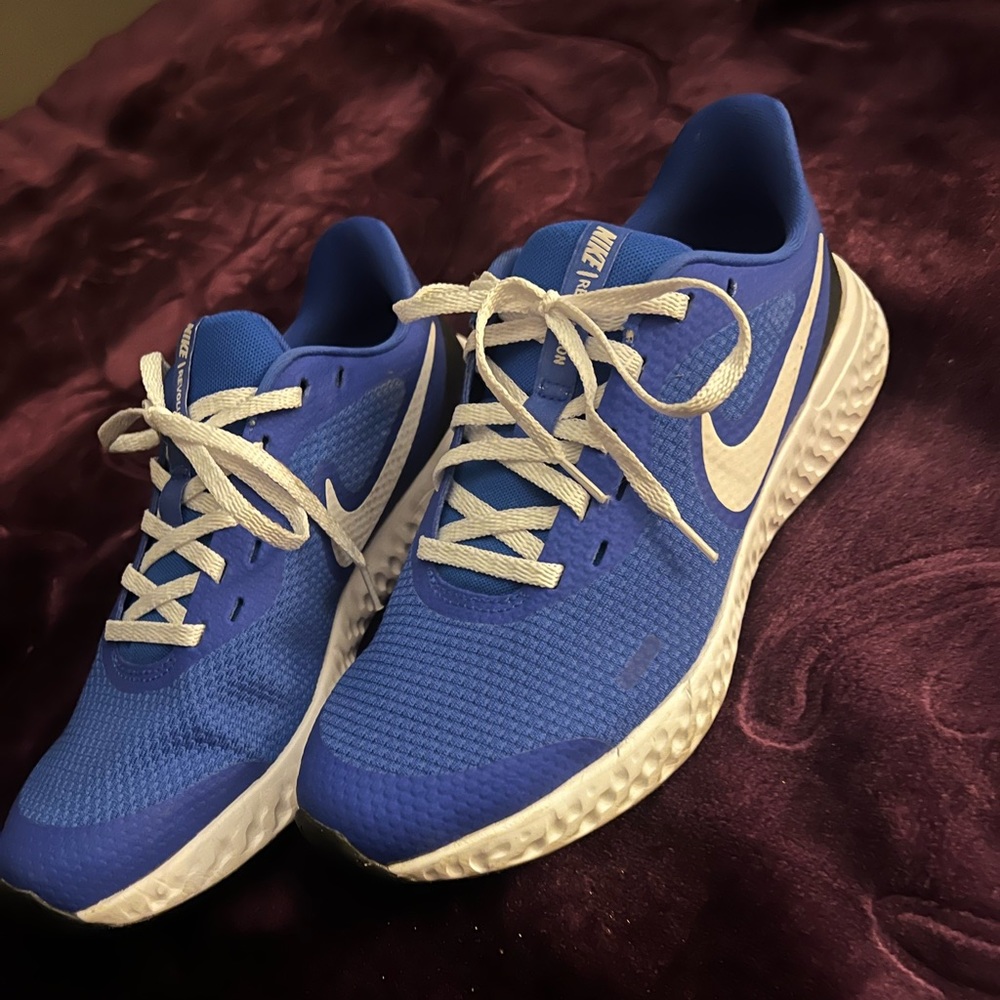 Nike blue shoes size 8